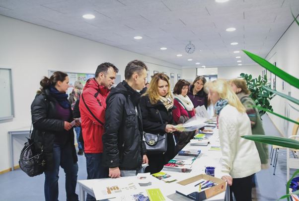 Andrang am Infostand am Eingang