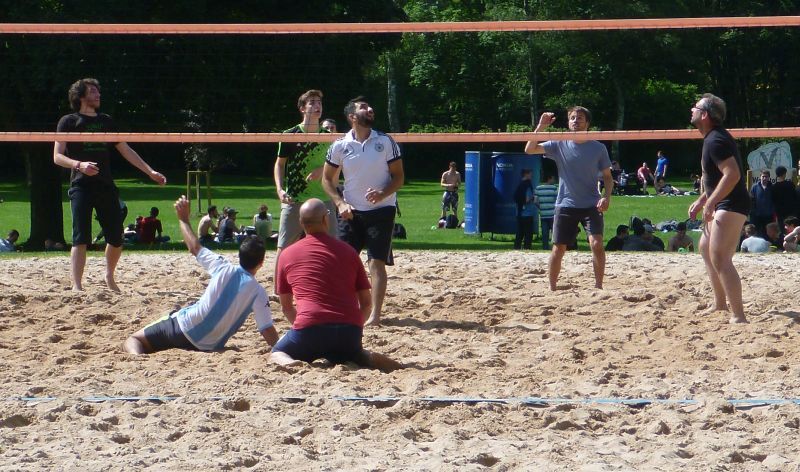 Kampf um den Volleyball