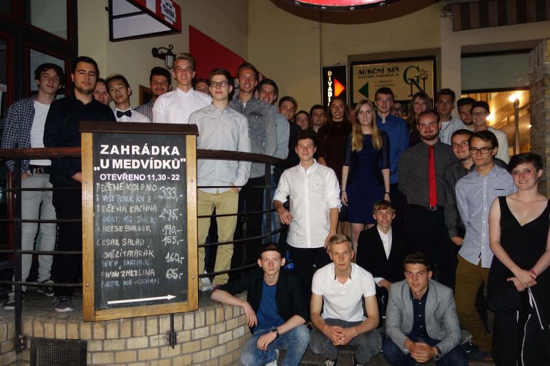 Gruppenbild im Gasthaus